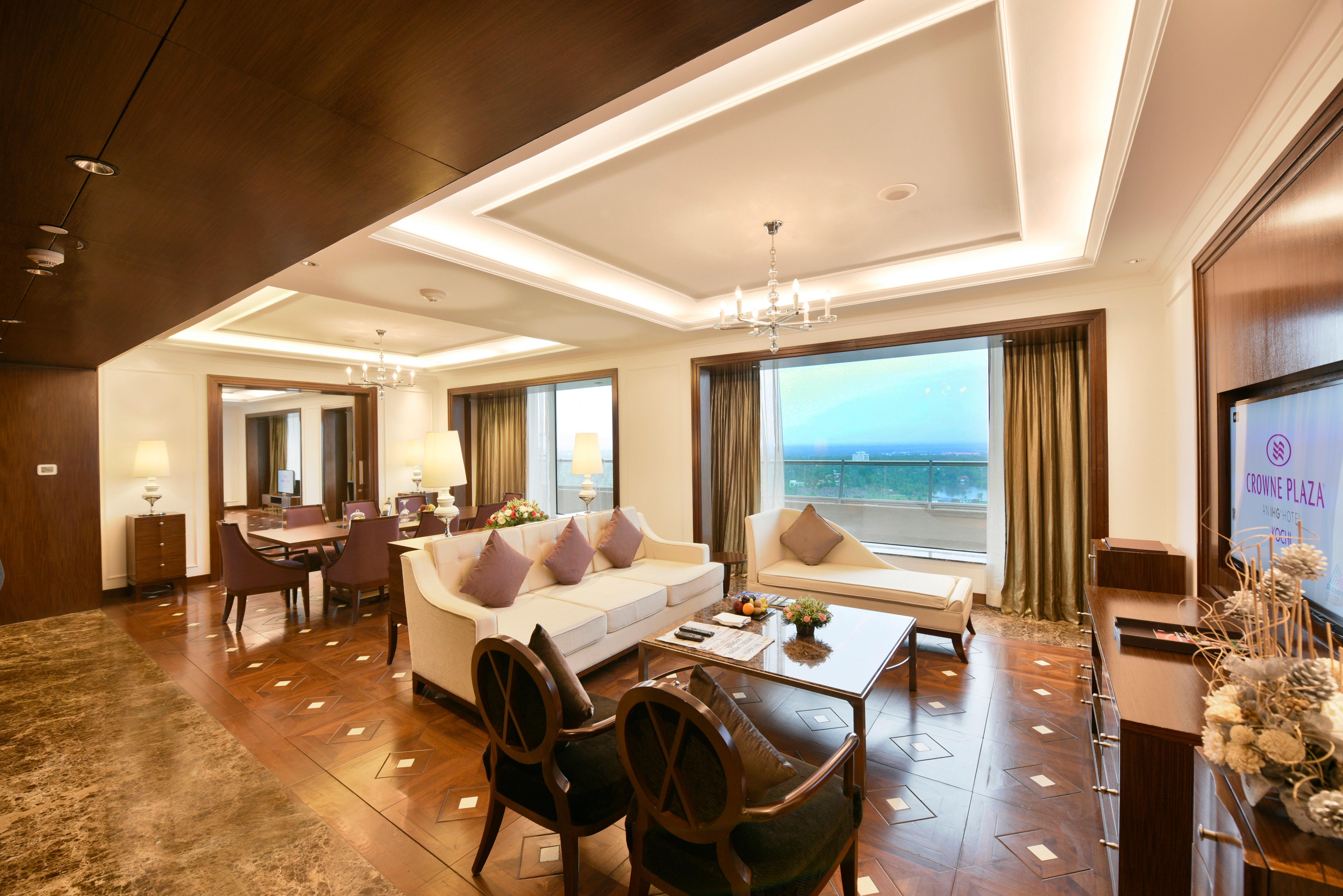 ホテル クラウン プラザ コチ Kochi エクステリア 写真 A suite at the hotel
