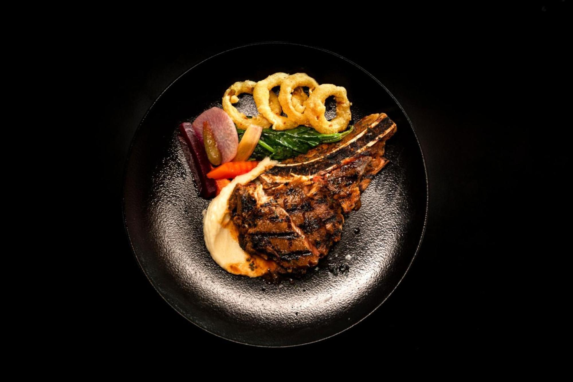 ホテル クラウン プラザ コチ Kochi エクステリア 写真 A steak prepared by the restaurant